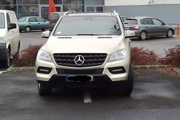 Egy tipikus eset az egyik pécsi Tesco parkolójában