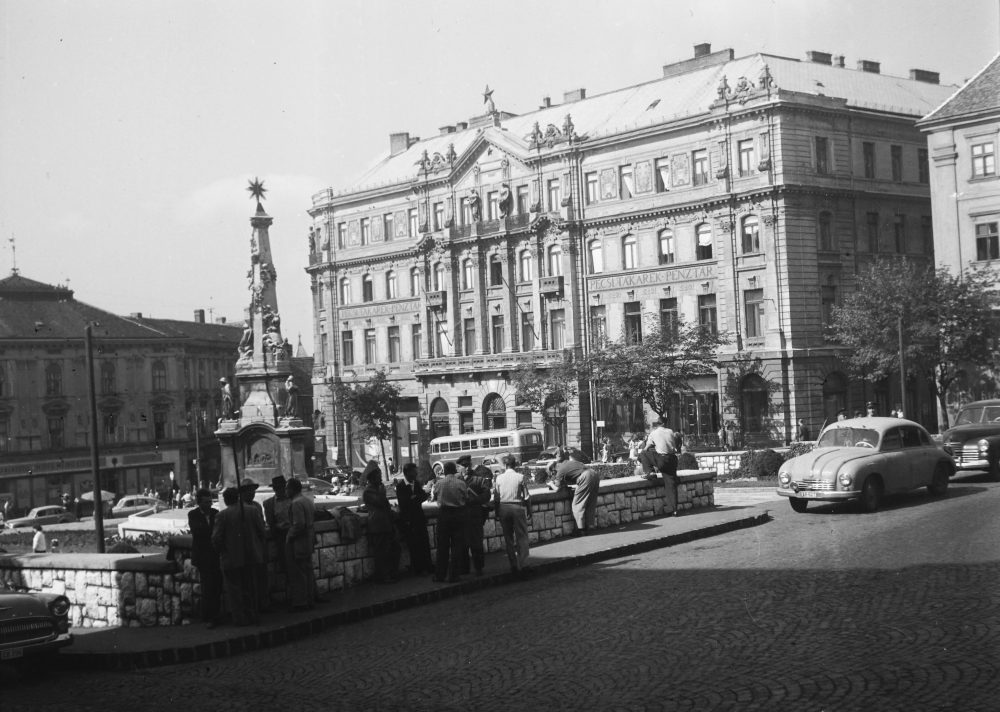 A forgalom sokáig a főtéren át is vezetett