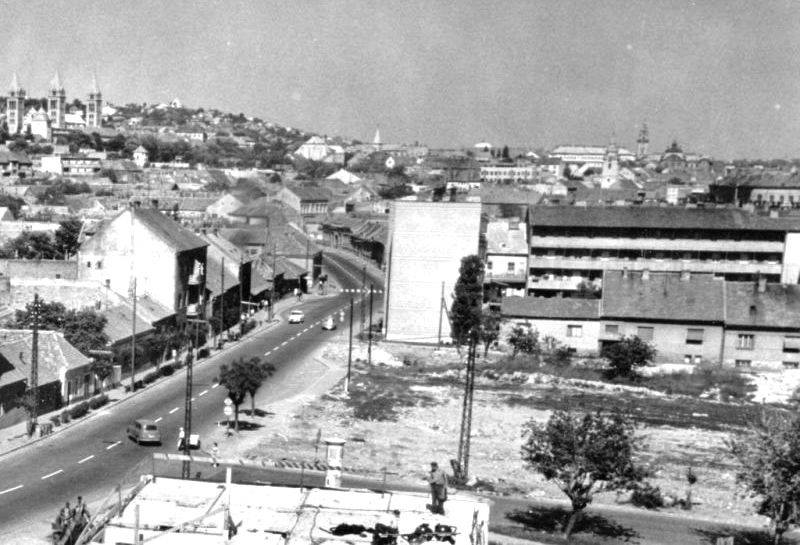 A Magasház helye 1969-ben, az előtérben a Szigeti úti négyemeletes szalagház 