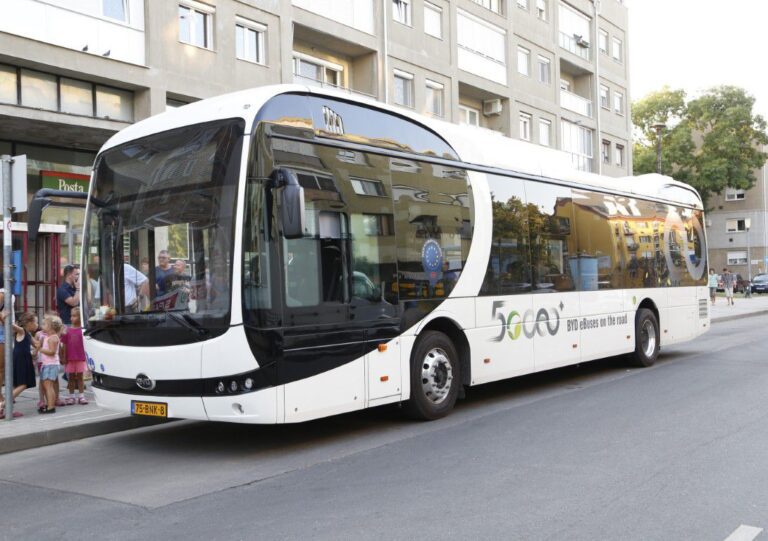 Nagyon bírják az utasok az új pécsi elektromos buszt Nagyon bírják az utasok az új pécsi elektromos buszt