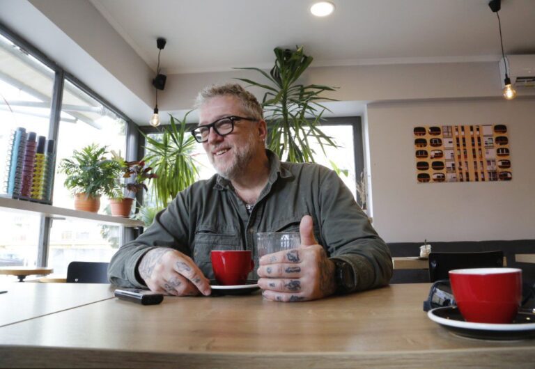 Lokodi Ákos: „az égbolt sehol nem ilyen kék, mint Pécsett” Lokodi Ákos: „az égbolt sehol nem ilyen kék, mint Pécsett”