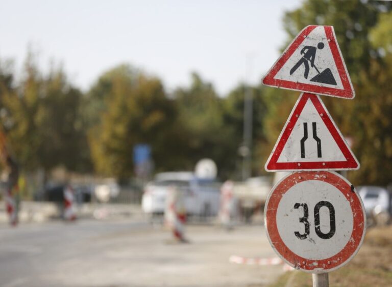 Változik a buszok útvonala a plázánál zajló, állami beruházás miatt Változik a buszok útvonala a plázánál zajló, állami beruházás miatt