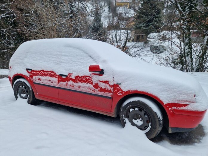 hó havas havazás kocsi autó tél közlekedés